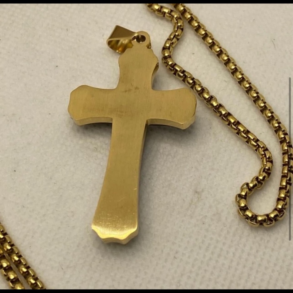 Large Cross With Rolo Chain - Picture 4 of 4